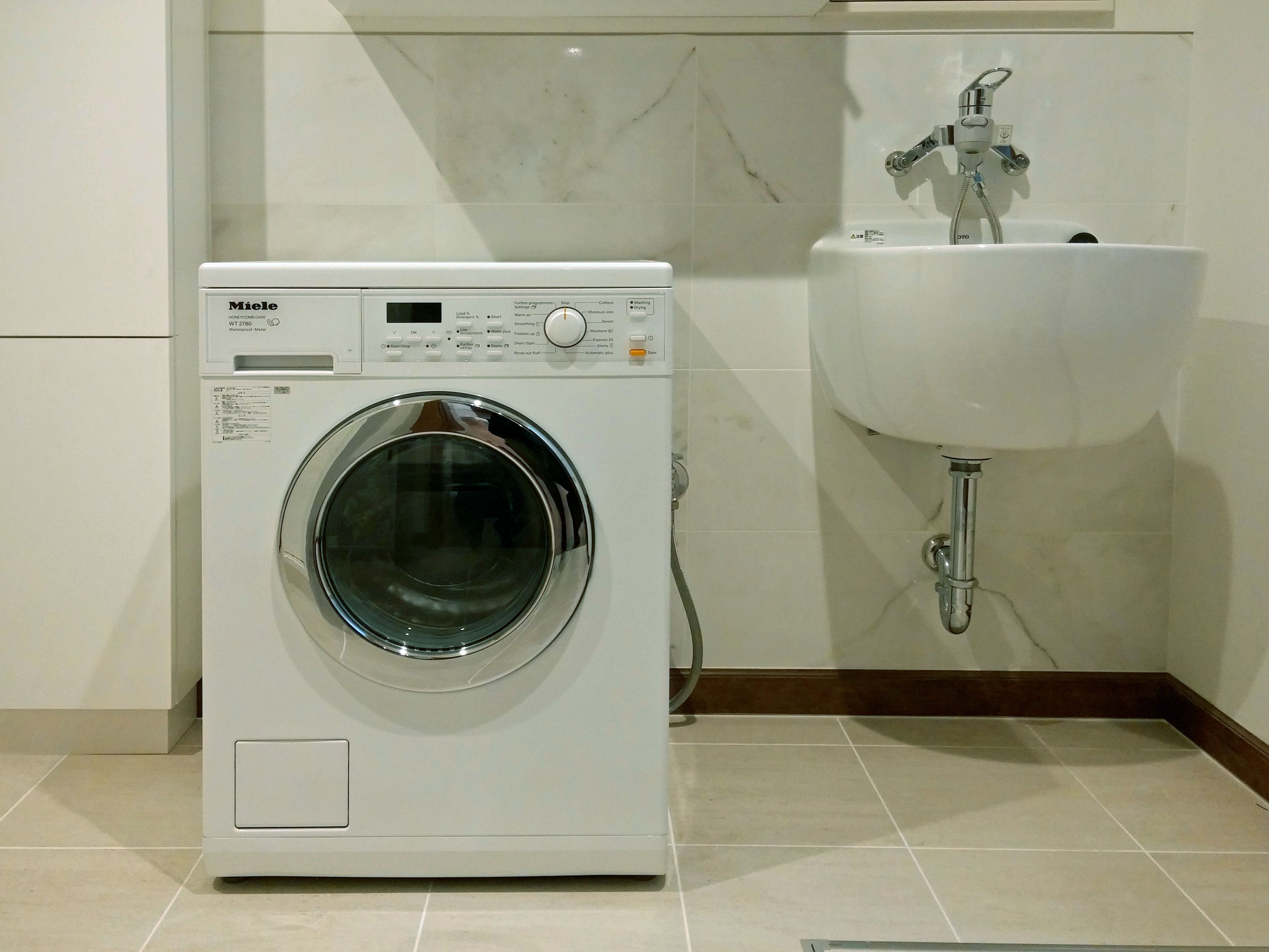ミーレなどの輸入ビルトイン洗濯機のベストな設置方法は 自由なキッチン