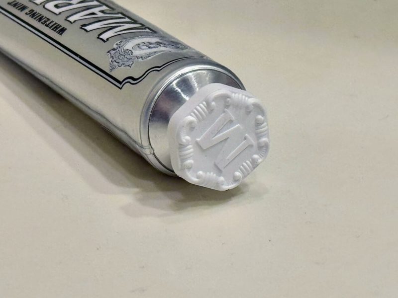 MARVIS WHITENING MINT(ホワイトミント)のキャップはボルトみたい