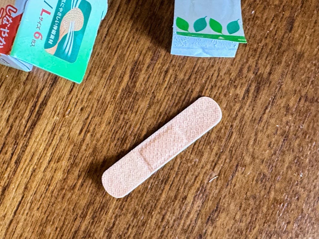 ケアリーブ　ばんそうこう